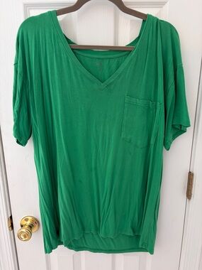 Kyte BABY Fern Green V-Neck Short Sleeve Pocket Top